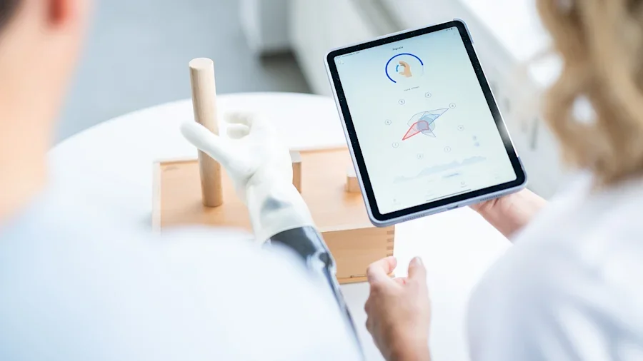 Dirsek altı protez: Tablet üzerinden protez elin kavrama ayarlarının değerlendirilmesi